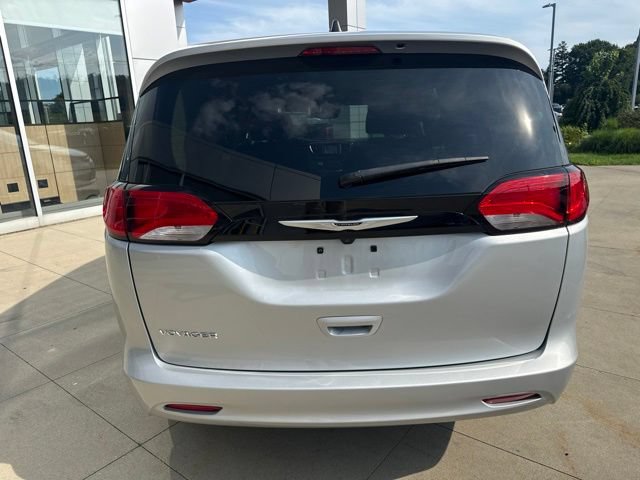 Used 2024 Chrysler Voyager LX FWD image 6