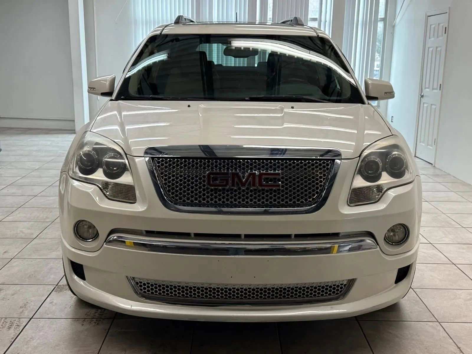 Used 2011 GMC Acadia Denali AWD/4WD image 2
