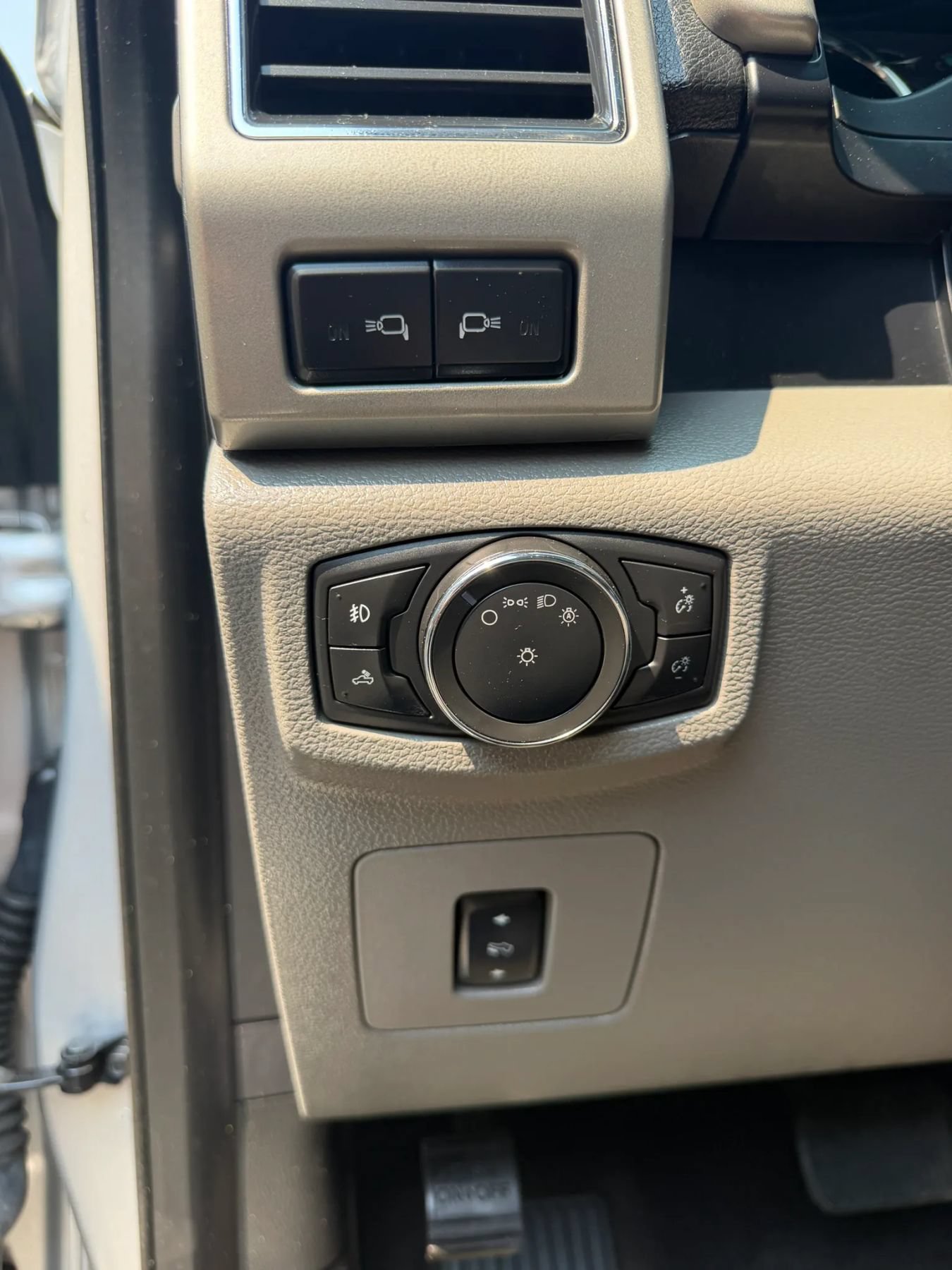 Used 2017 Ford F150 Lariat w/ Equipment Group 502A Luxury AWD/4WD image 24