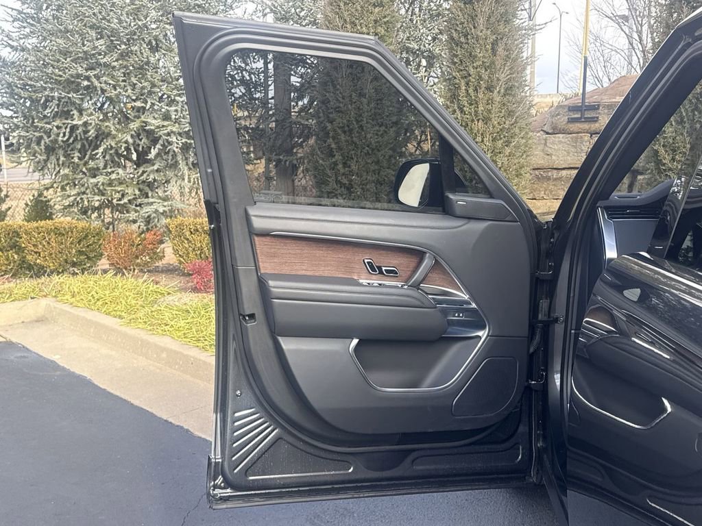 Certified 2023 Land Rover Range Rover SE image 17