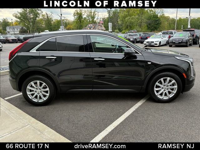 Used 2023 Cadillac XT4 Luxury w/ Cold Weather Package AWD/4WD image 8
