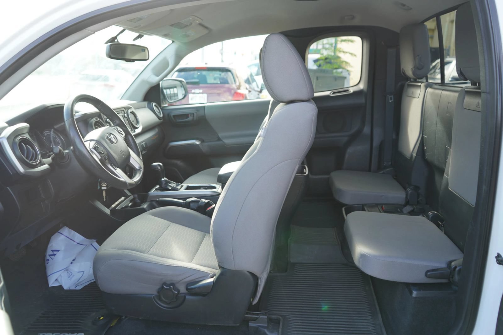 Used 2016 Toyota Tacoma SR5 RWD image 14