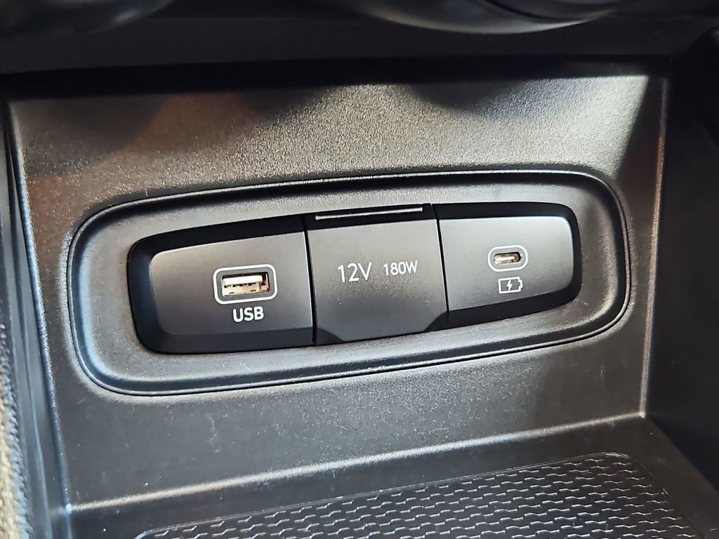 Used 2025 Hyundai Venue SEL image 18