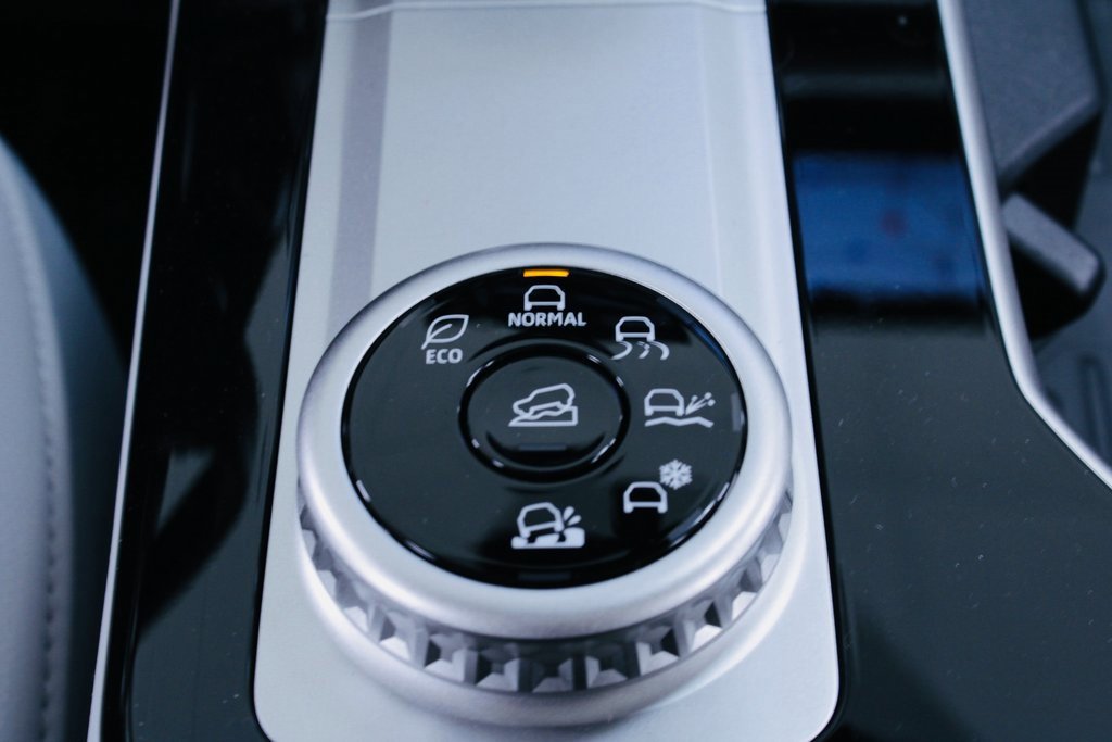 New 2025 Mitsubishi Outlander AWD image 18