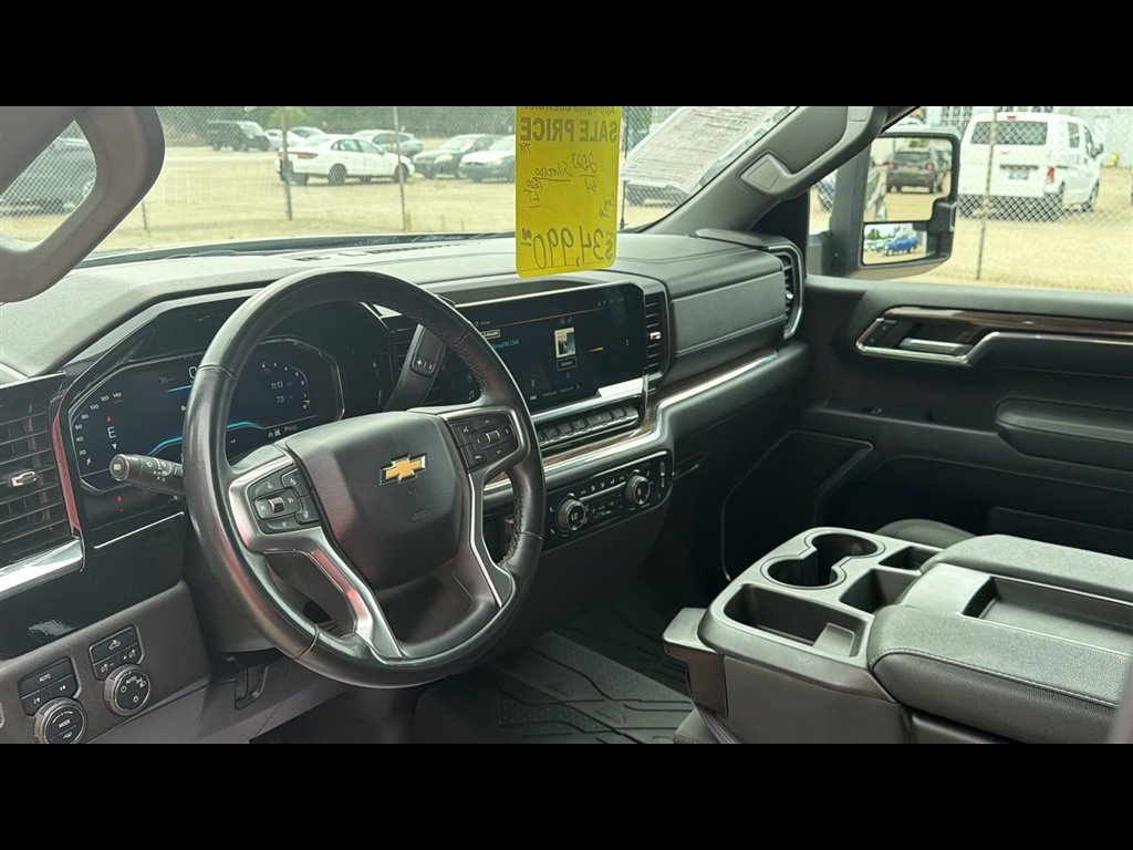 Used 2023 Chevrolet Silverado 1500 LT w/ Protection Package AWD/4WD image 9