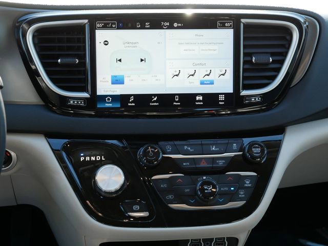 Used 2023 Chrysler Pacifica Touring-L image 10