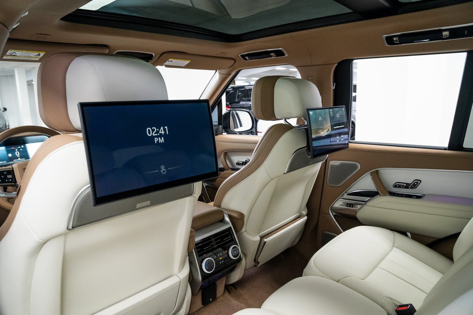 Used 2023 Land Rover Range Rover SV AWD/4WD image 22