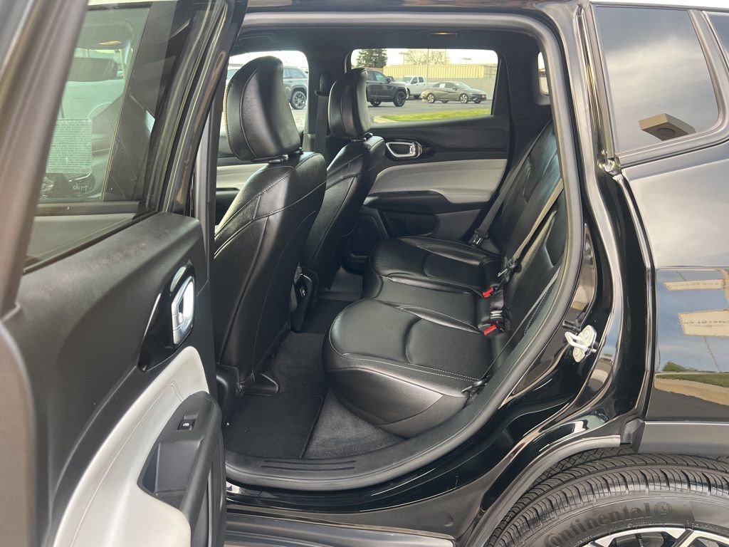 Used 2025 Jeep Compass Limited image 23