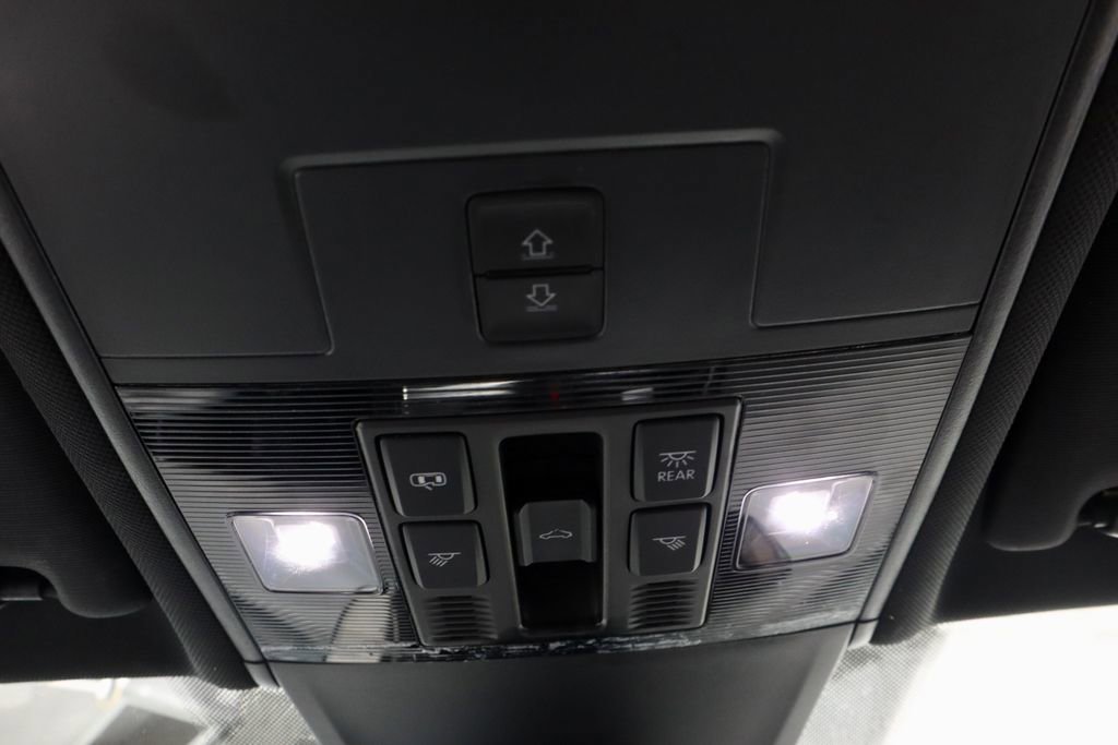 Used 2022 Volkswagen Tiguan SEL R-Line image 28