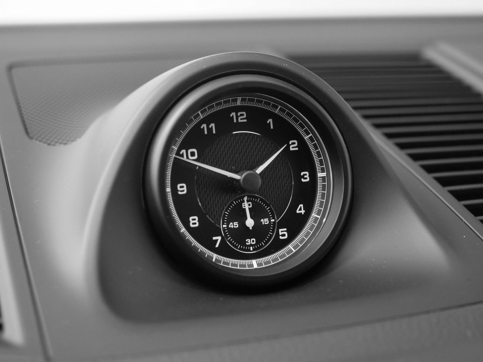 Certified 2025 Porsche Macan AWD/4WD image 33