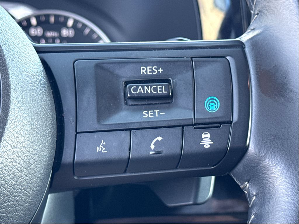 Used 2025 Nissan Pathfinder SV AWD/4WD image 17