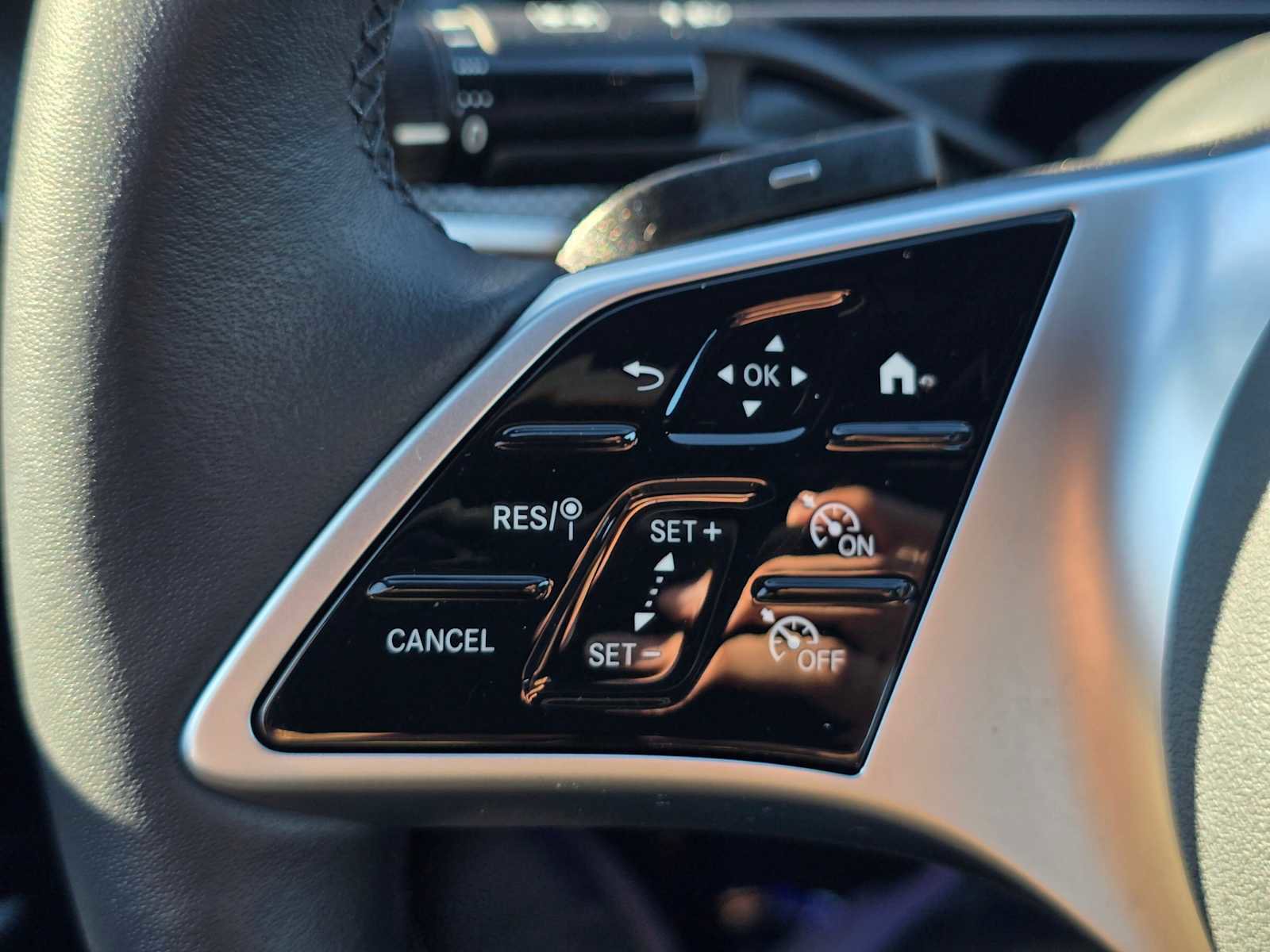 Used 2025 Mercedes-Benz C 300 Sedan image 33