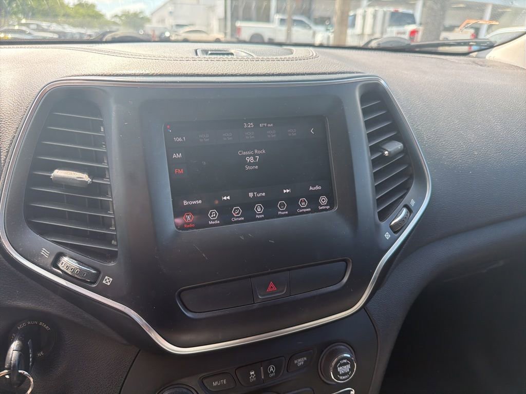 Used 2020 Jeep Cherokee Latitude image 12