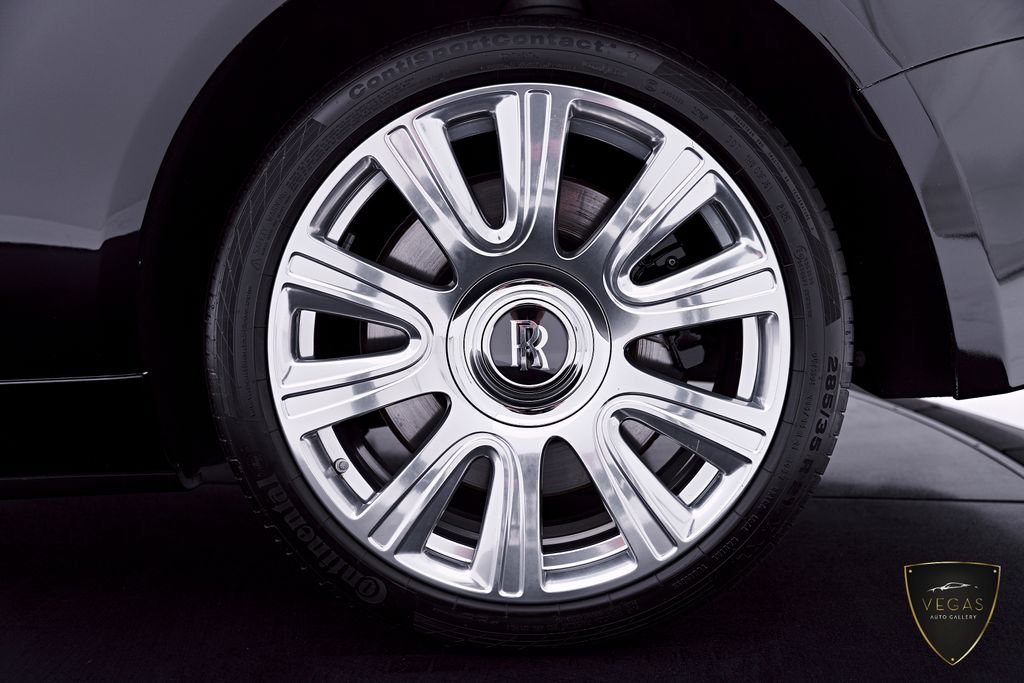 Used 2019 Rolls-Royce Dawn RWD image 34