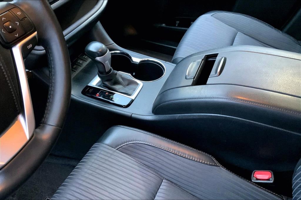 Used 2015 Toyota Highlander LE image 16