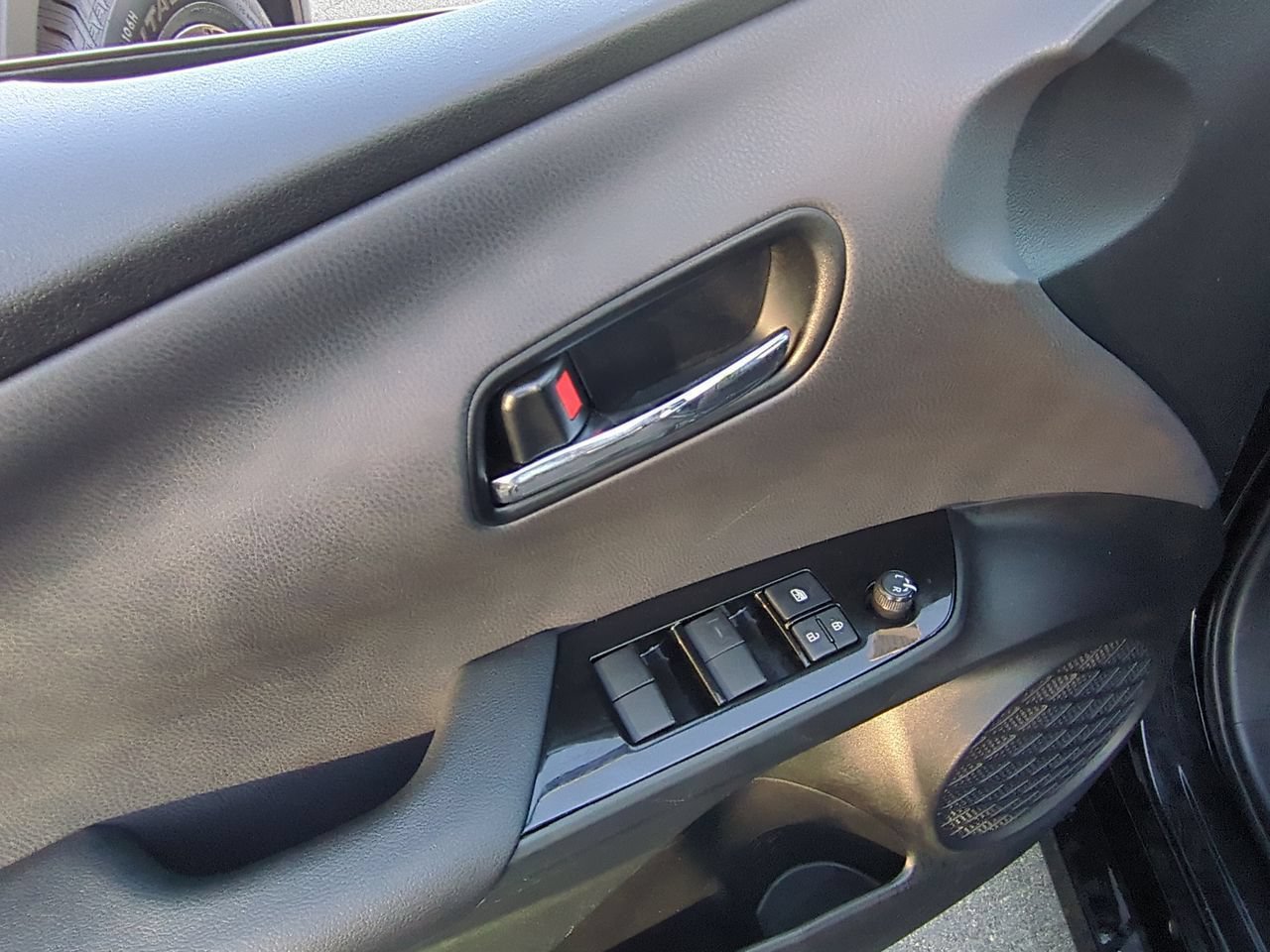 Used 2022 Toyota Prius LE FWD image 22