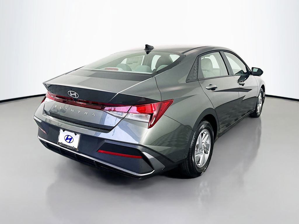New 2026 Hyundai Elantra SE FWD image 5