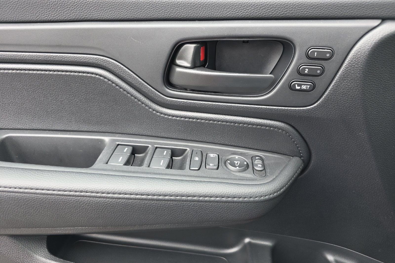 Used 2025 Honda Odyssey Sport-L image 11