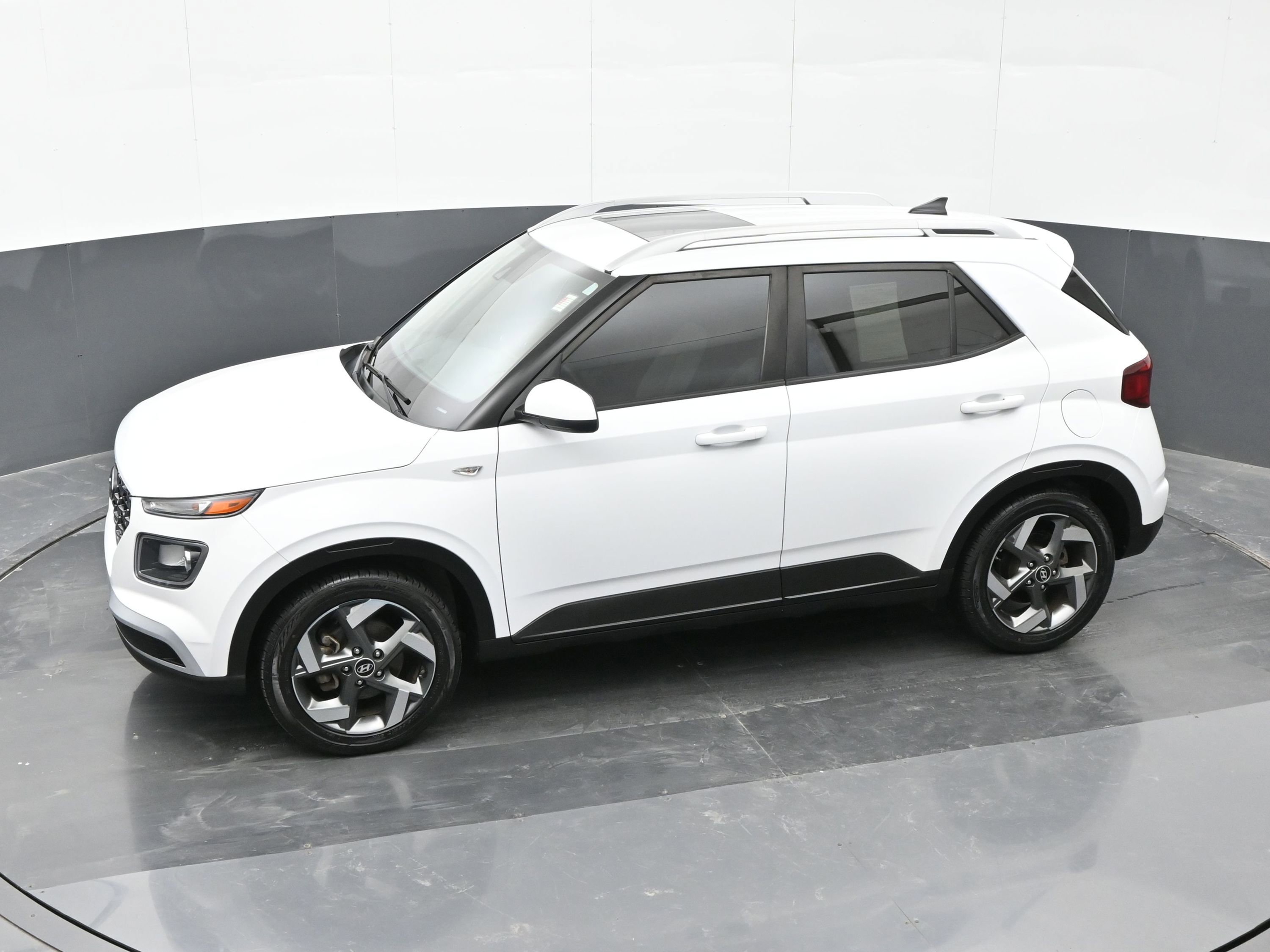 Certified 2022 Hyundai Venue SEL image 33