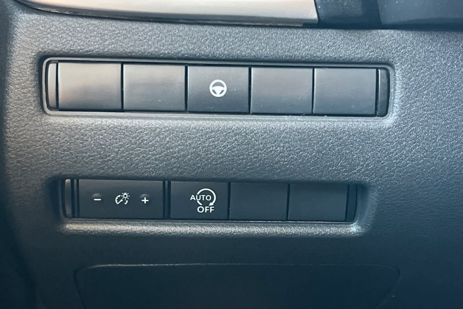 Used 2023 Nissan Rogue SV FWD image 33