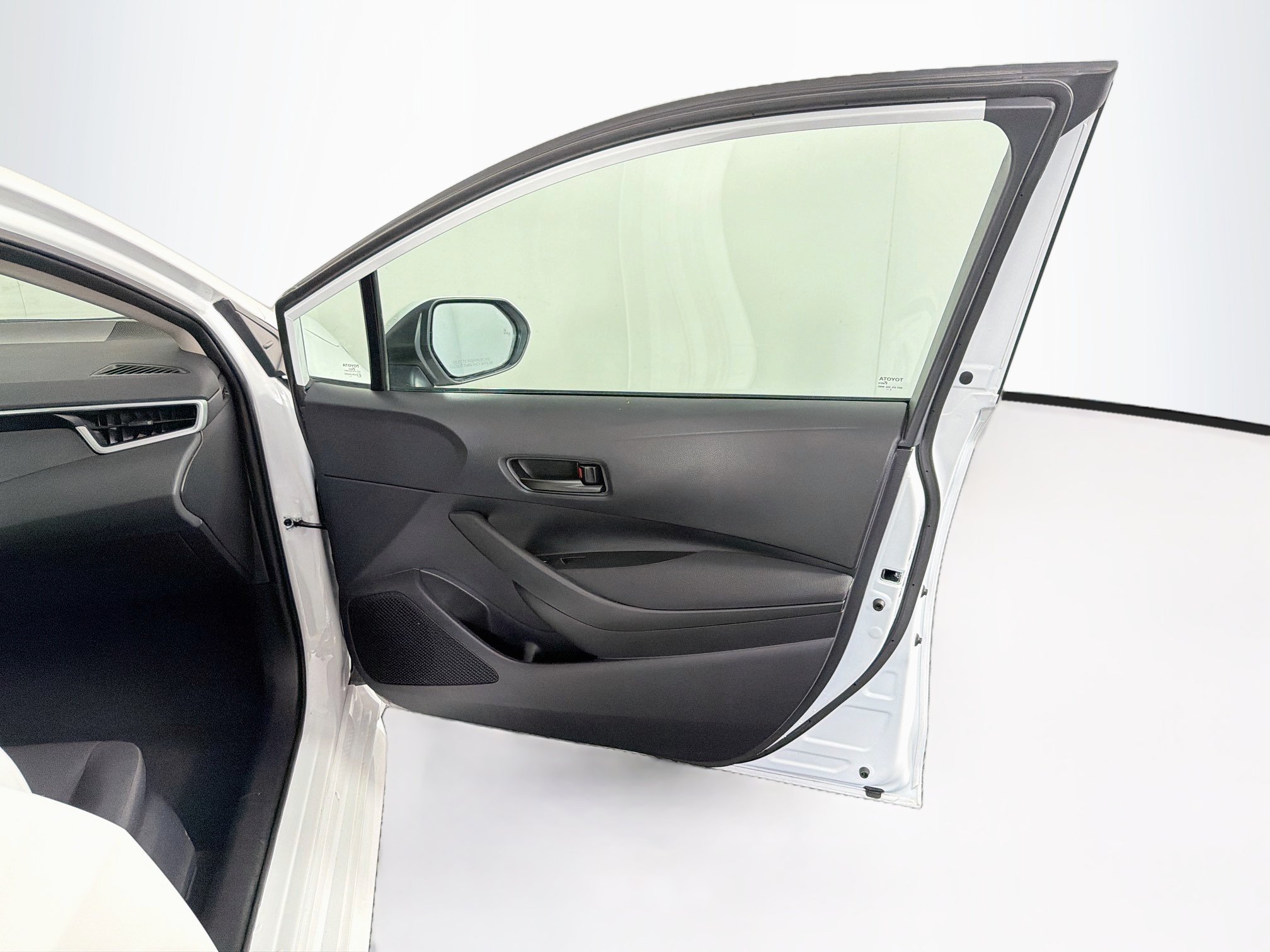 Used 2026 Toyota Corolla LE FWD image 33