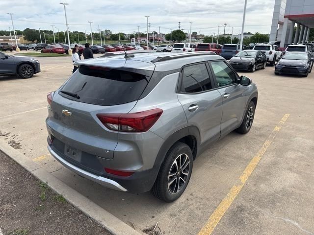 Used 2025 Chevrolet TrailBlazer LT AWD/4WD image 8