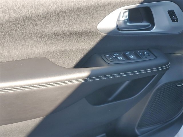 New 2026 Chrysler Pacifica Limited w/ Uconnect Theater Family Group image 47