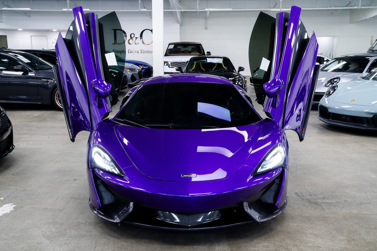 Used 2018 McLaren 570S Coupe RWD image 2