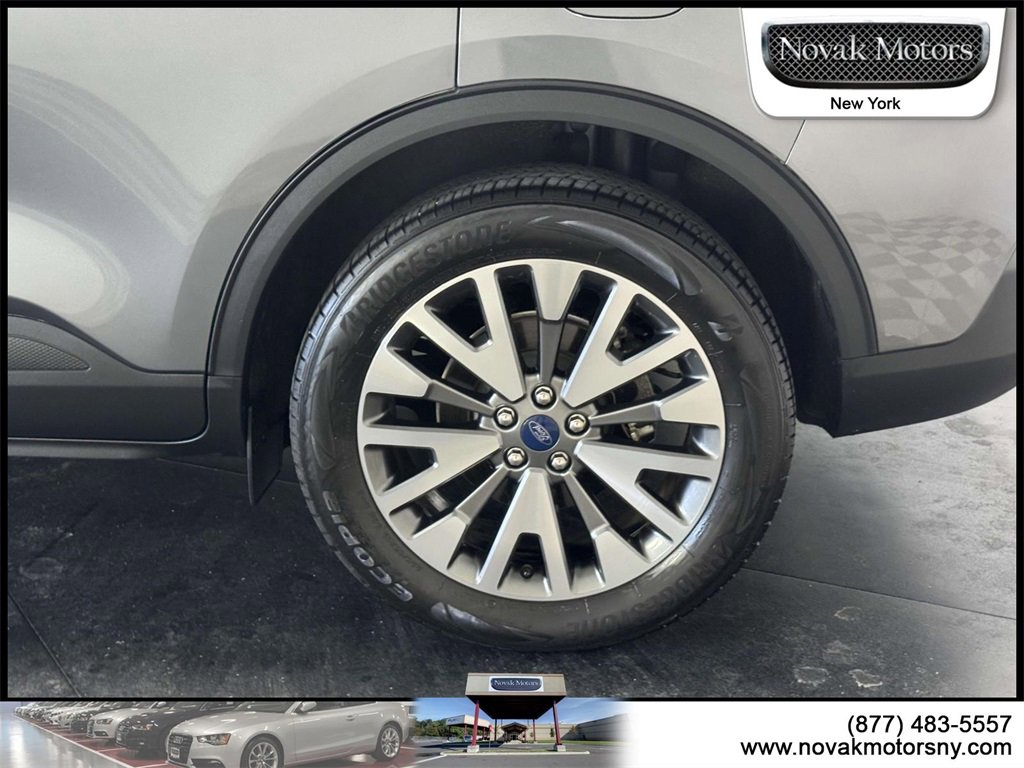 Used 2022 Ford Escape Titanium image 10