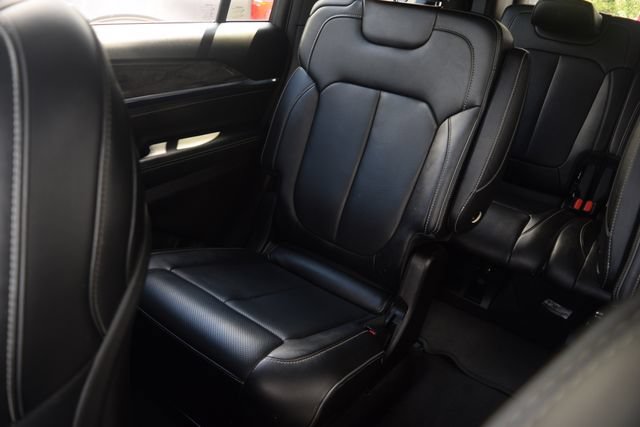 Used 2023 Jeep Grand Cherokee L Overland AWD/4WD image 15