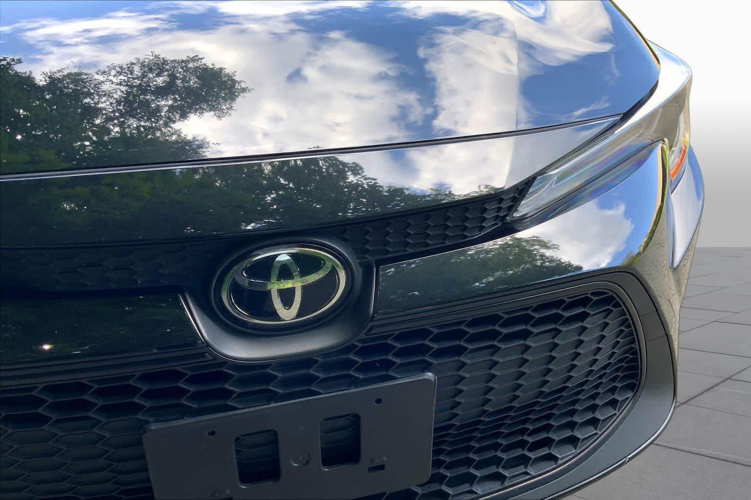 Used 2021 Toyota Corolla LE FWD image 32