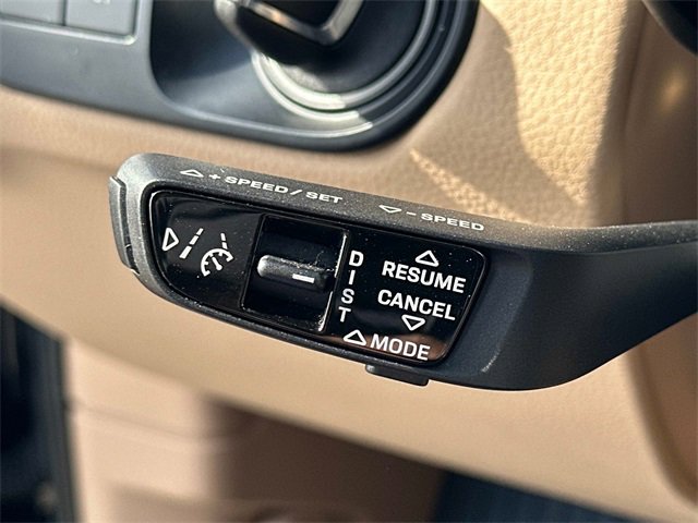 Used 2023 Porsche Cayenne Platinum Edition image 9