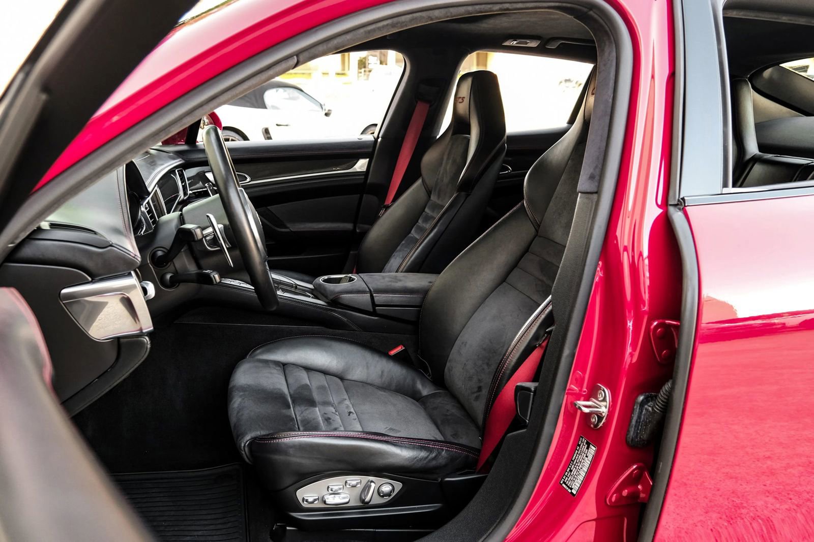 Used 2013 Porsche Panamera GTS image 32