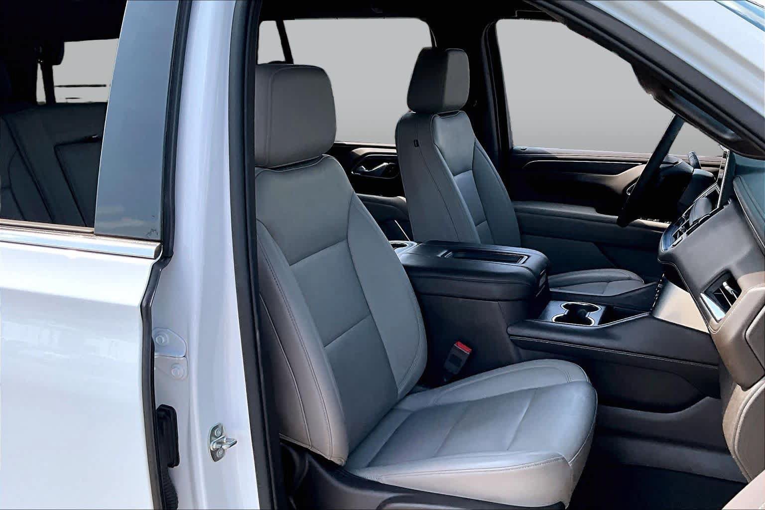 Used 2022 Chevrolet Tahoe LT w/ Luxury Package RWD image 9