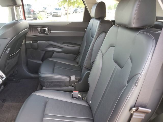 Certified 2025 Kia Sorento EX image 12