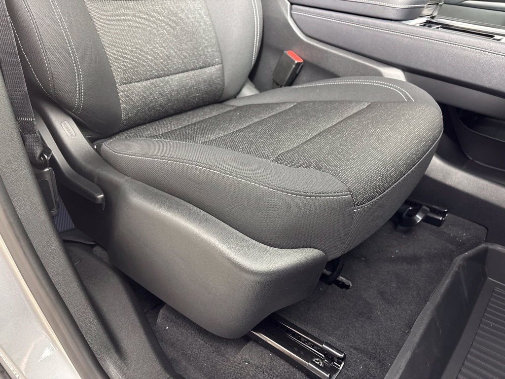 New 2027 Chevrolet Traverse LT w/ LPO, Floor Liner Package FWD image 11