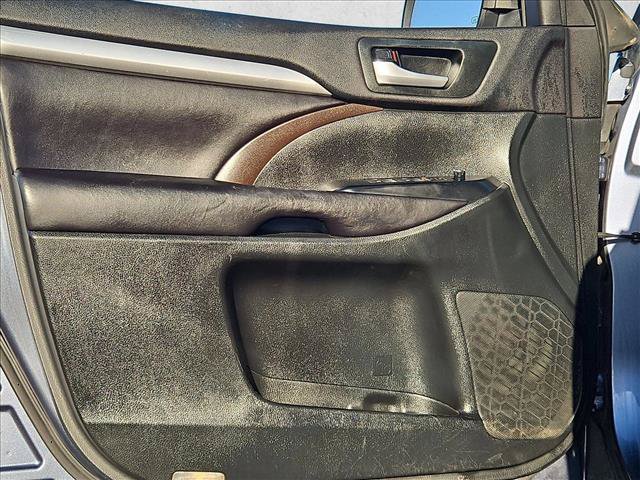 Used 2016 Toyota Highlander XLE AWD/4WD image 11