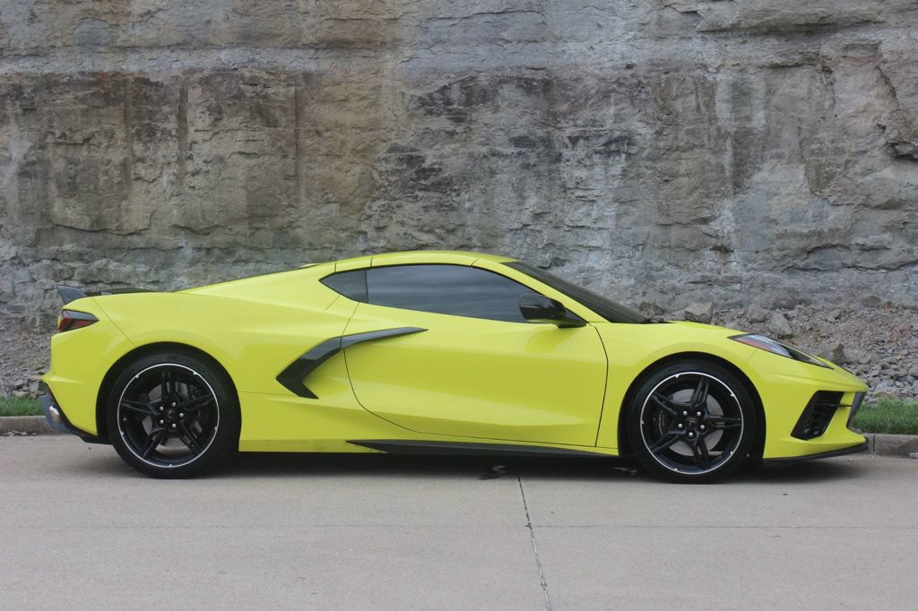 Used 2022 Chevrolet Corvette Stingray Premium Cpe w/ Z51 Performance Package RWD image 4