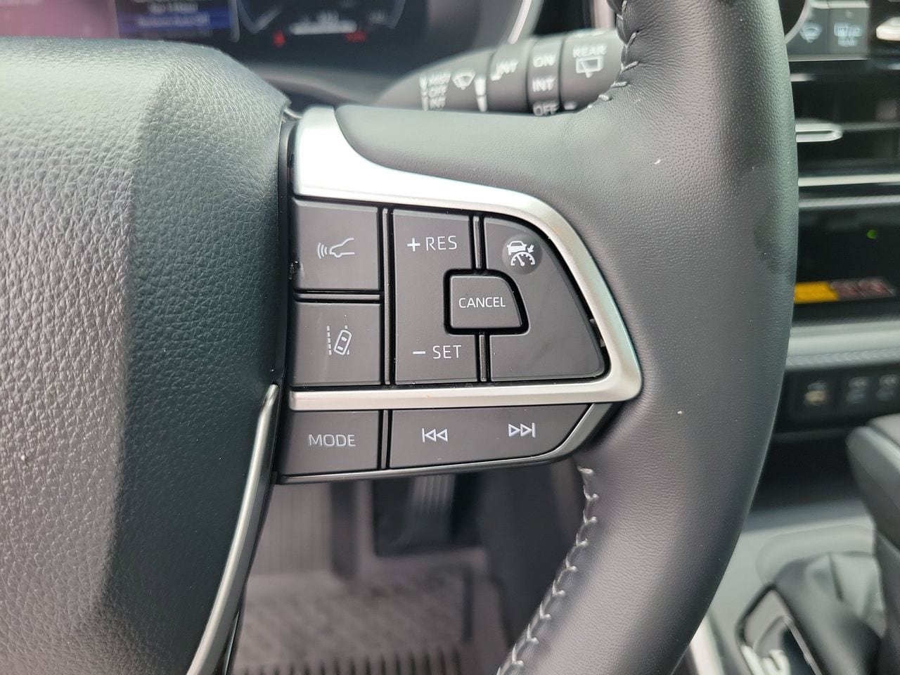 Used 2026 Toyota Highlander XSE AWD/4WD image 21