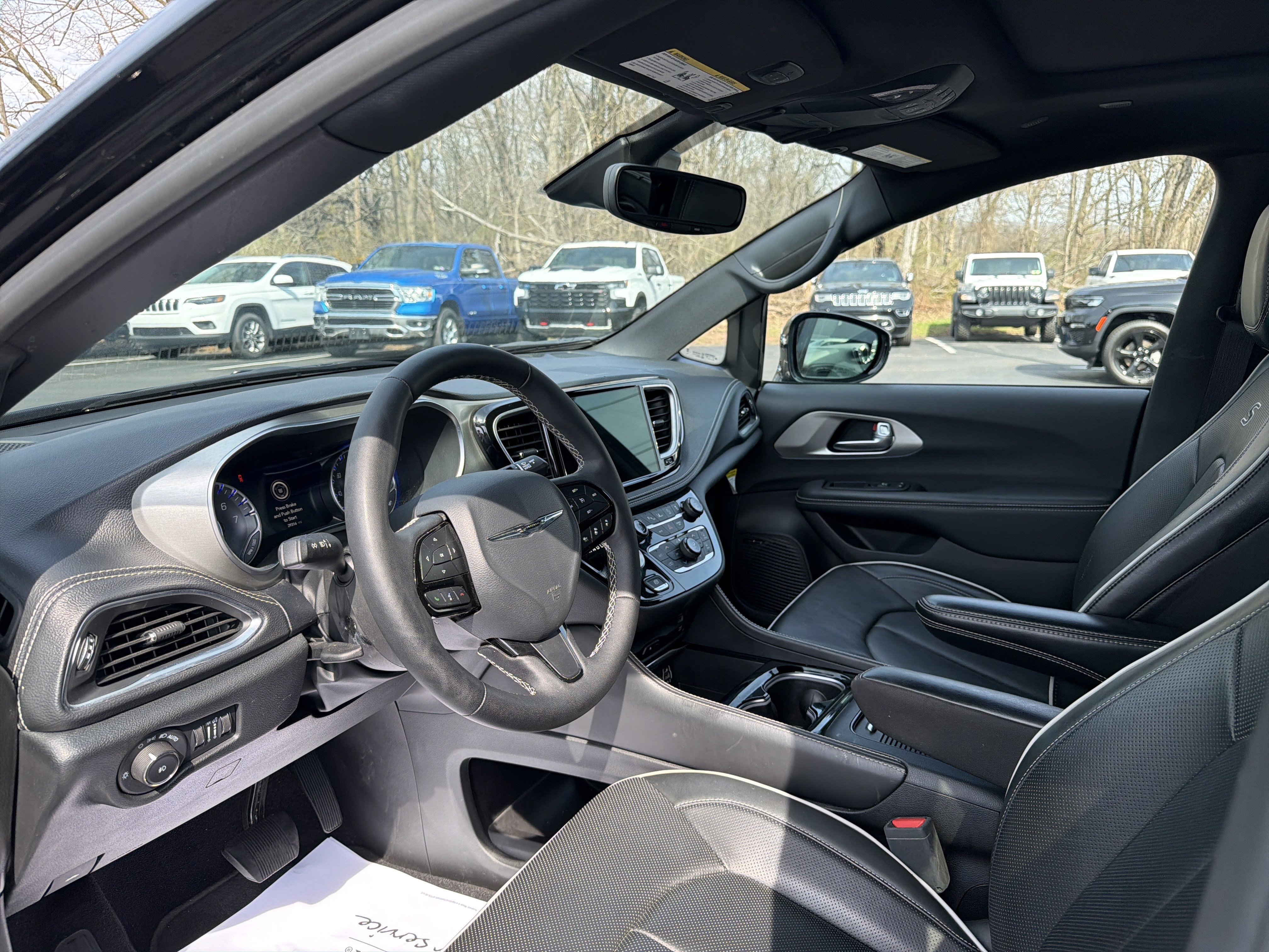 Used 2024 Chrysler Pacifica Limited w/ Uconnect Theater Family Group image 20