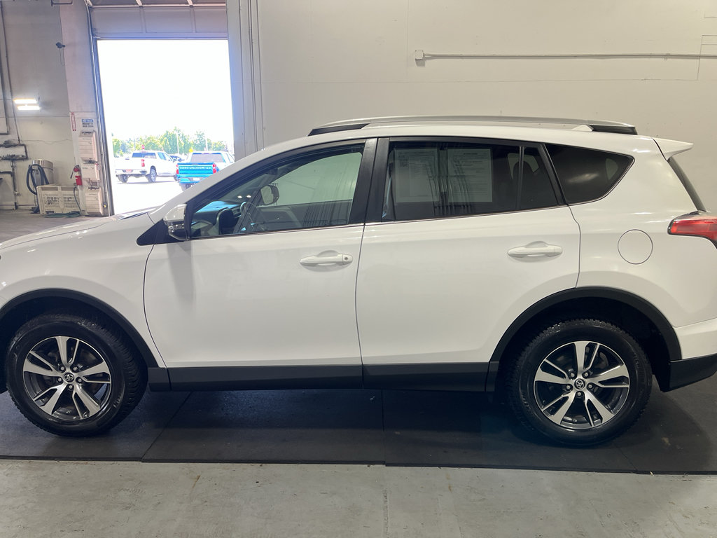 Used 2016 Toyota RAV4 XLE AWD/4WD image 9