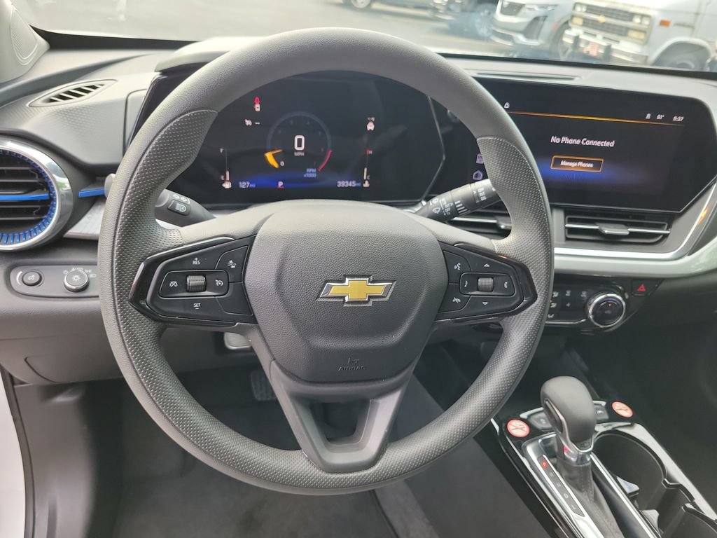 Used 2025 Chevrolet Trax LT FWD image 26