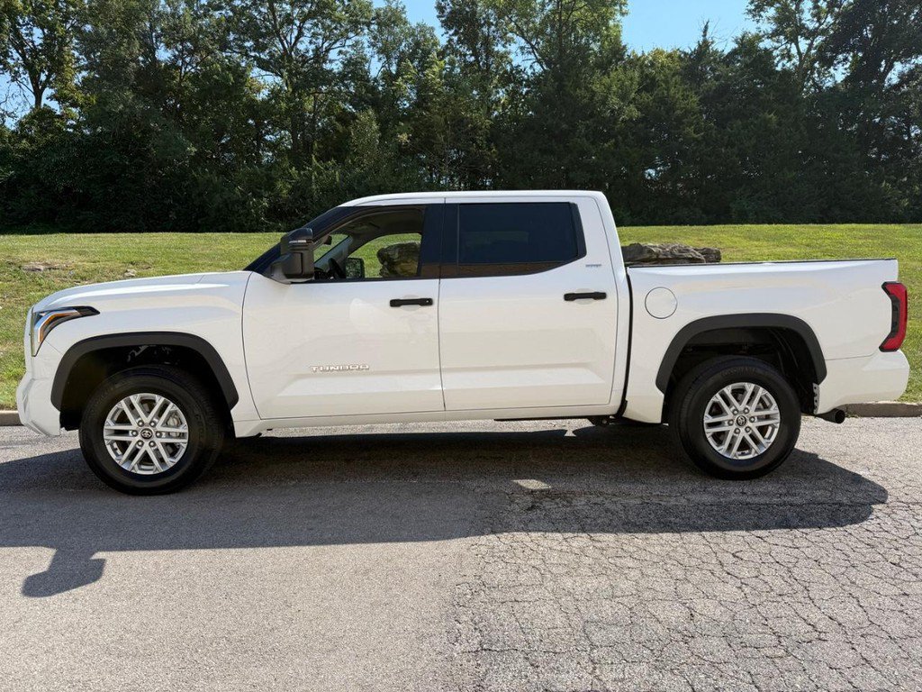 Used 2022 Toyota Tundra SR5 w/ SR5 Convenience Package AWD/4WD image 2