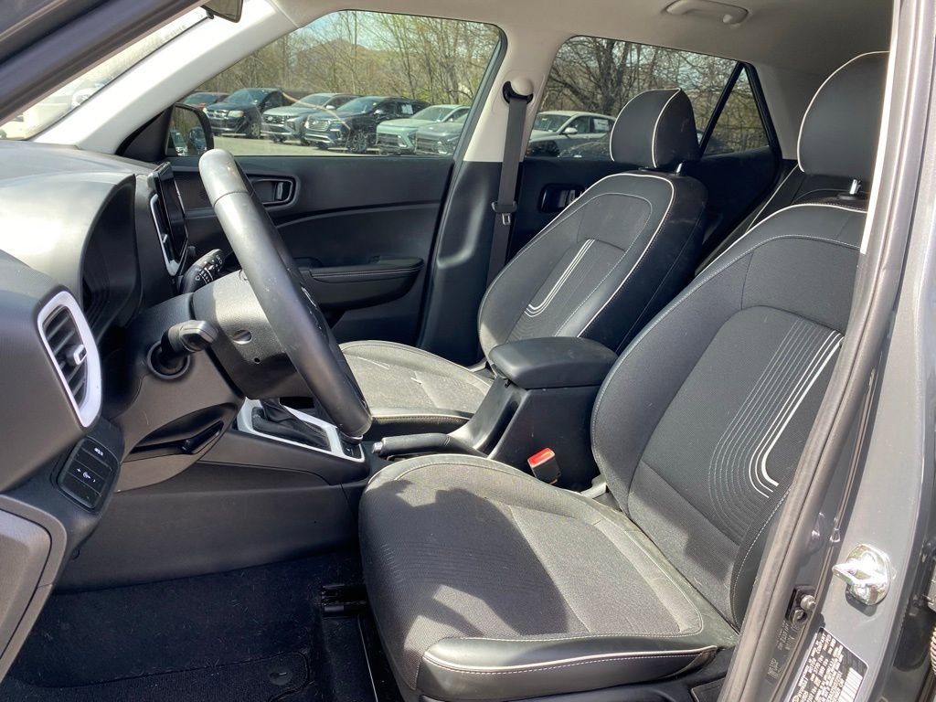 Certified 2025 Hyundai Venue Limited image 16