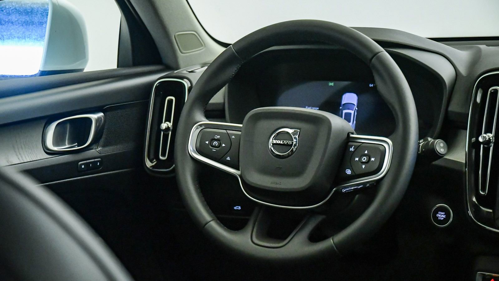 Certified 2025 Volvo XC40 B5 Core image 13