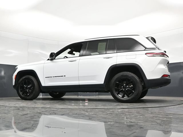 Used 2025 Jeep Grand Cherokee Altitude AWD/4WD image 57