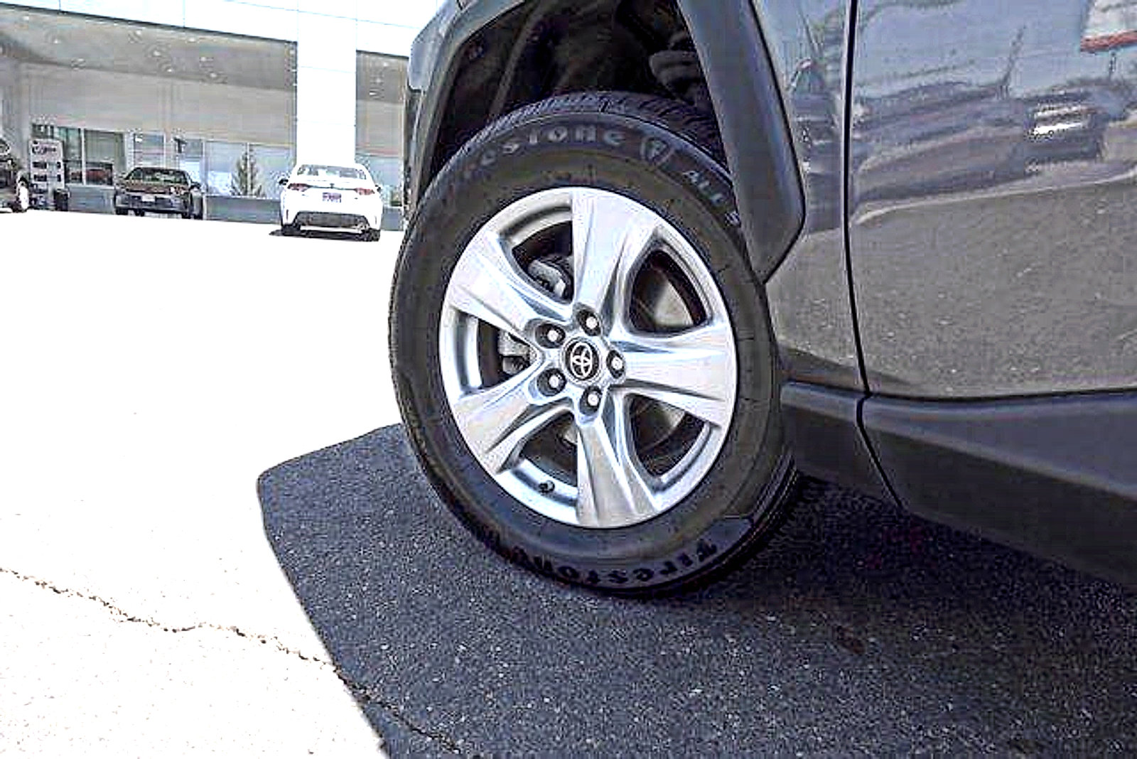 Used 2021 Toyota RAV4 LE AWD/4WD image 8