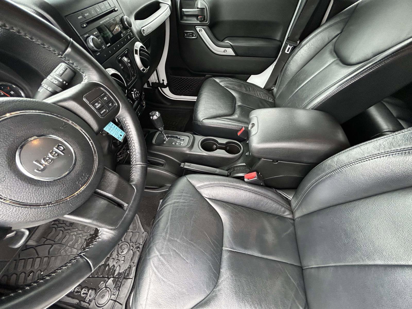 Used 2017 Jeep Wrangler Unlimited Sahara w/ Connectivity Group image 10