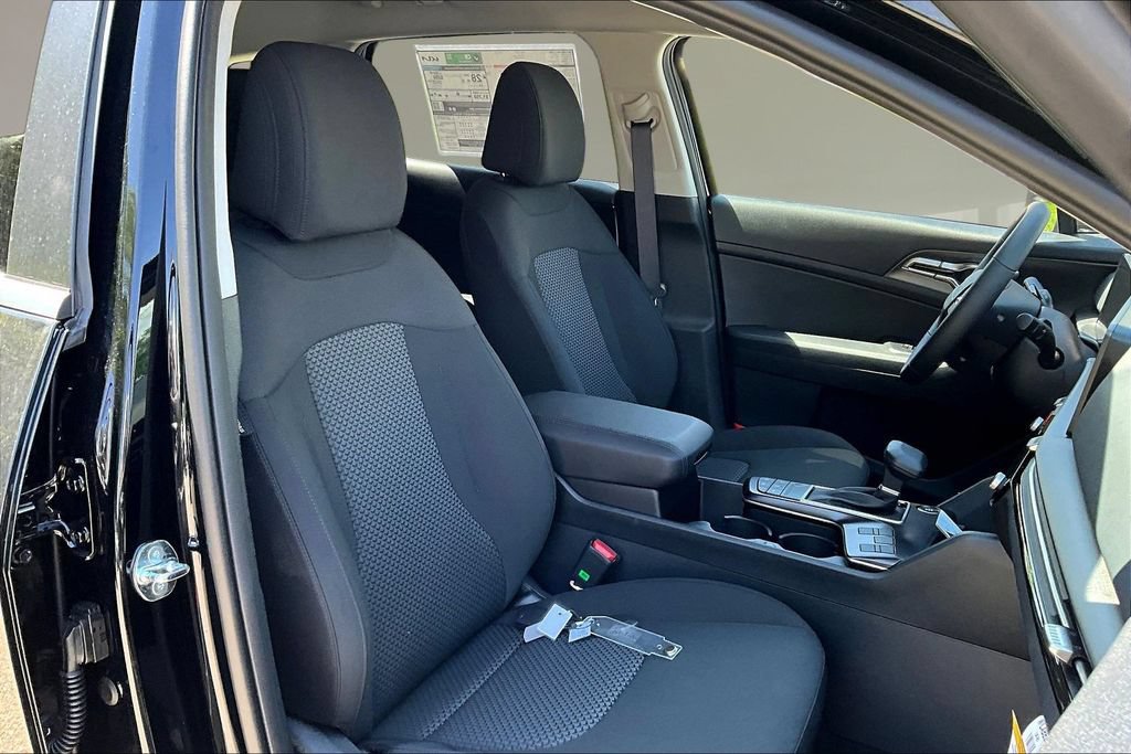 New 2026 Kia Sportage LX FWD image 10