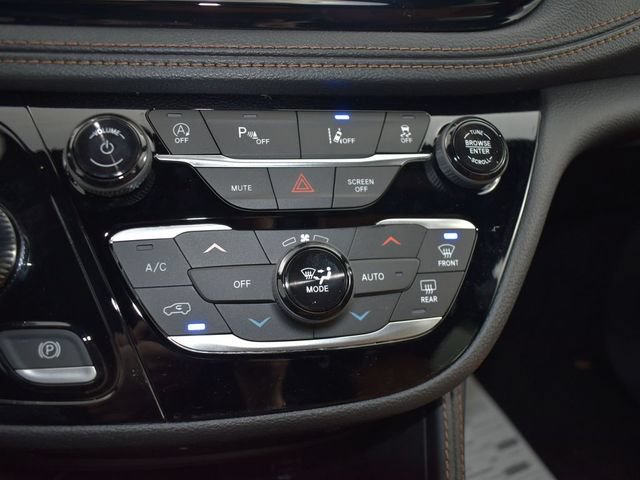 New 2026 Chrysler Pacifica Pinnacle w/ Trailer Tow Group AWD/4WD image 27